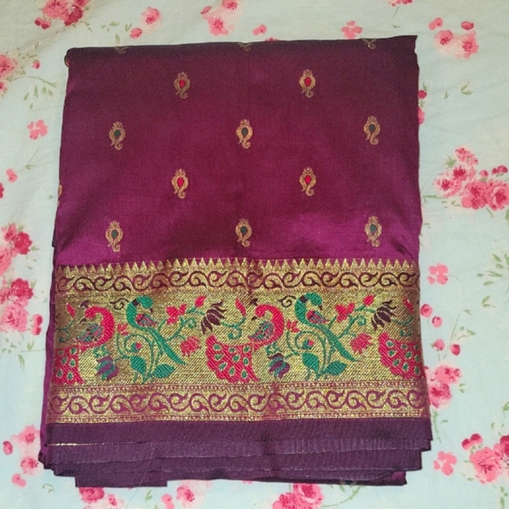 💜✨ "Royal Radiance – Purple & Gold Wedding Saree with Regal Glam"